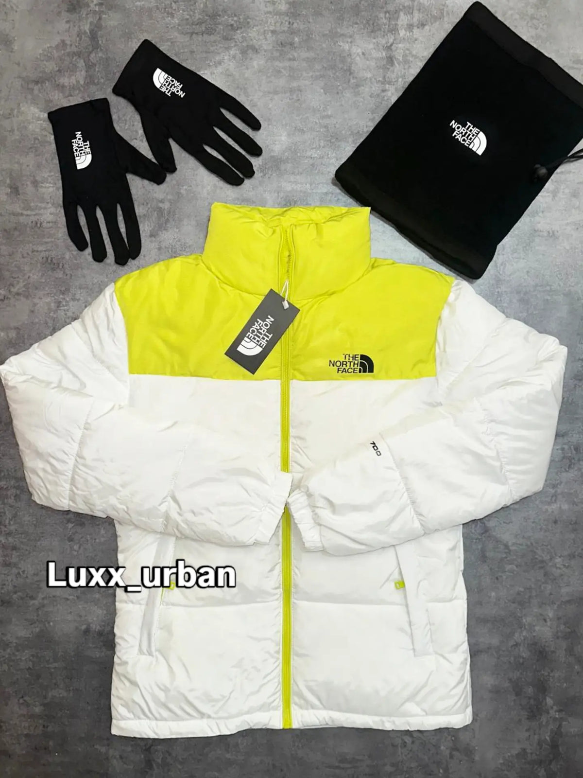 CHAQUETA POLAR CON ACCESORIOS