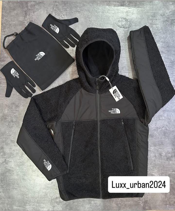 ABRIGO POLAR CON ACCESORIOS