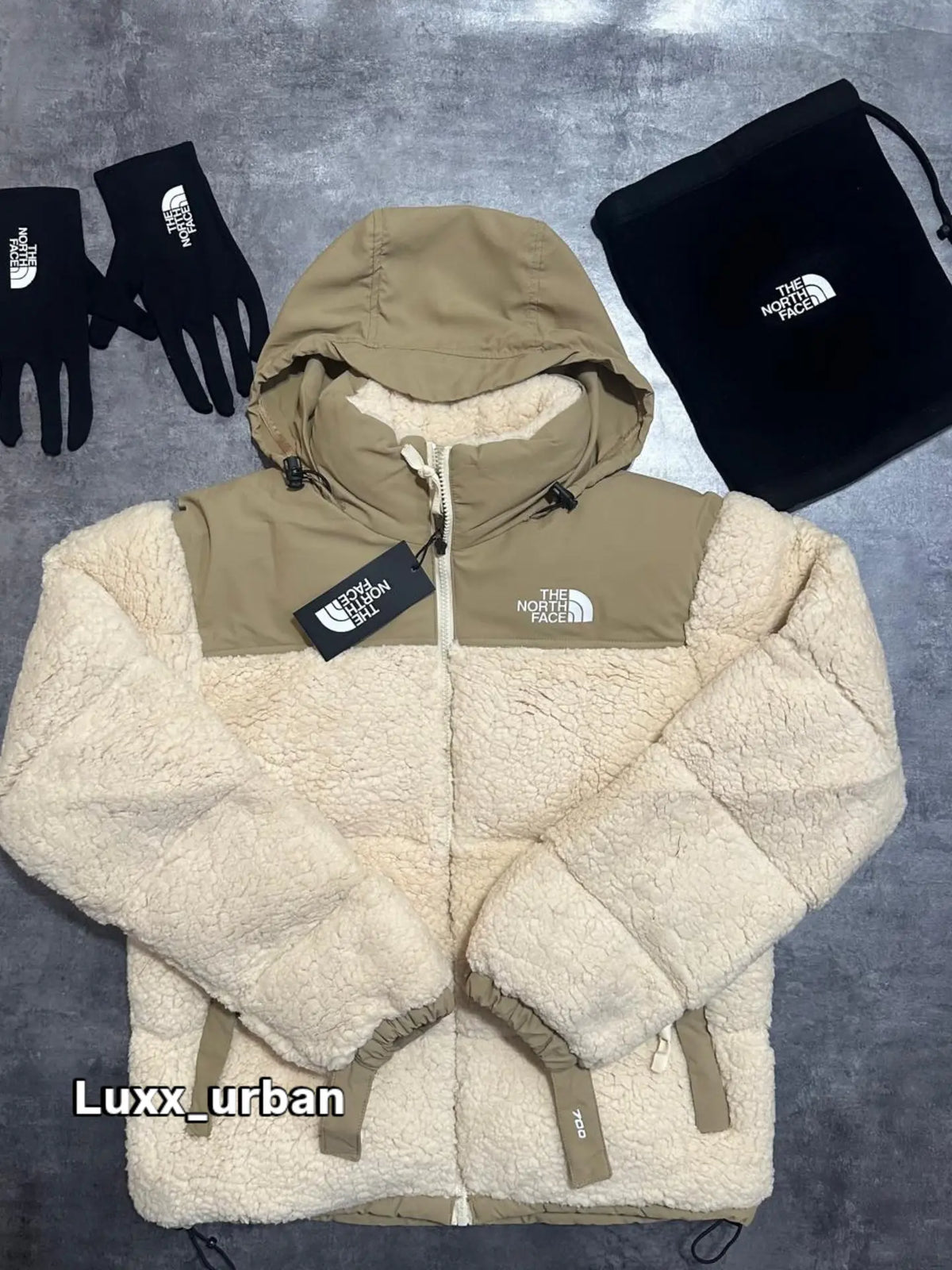 CHAQUETÓN POLAR CON ACCESORIOS