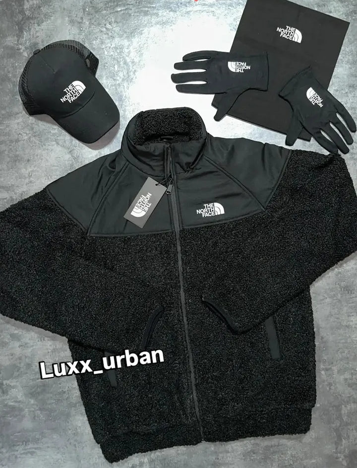 CHAQUETA CON ACCESORIOS